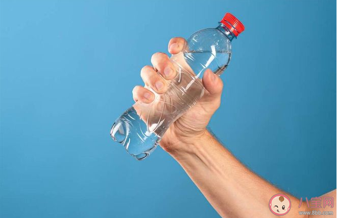 十大地鐵公司中4個明確不準喝水 地鐵禁止喝水合理嗎 十大地鐵公司中4個明確不準喝水 地鐵禁止喝水合理嗎