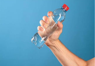 十大地鐵公司中4個(gè)明確不準(zhǔn)喝水 地鐵禁止喝水合理嗎