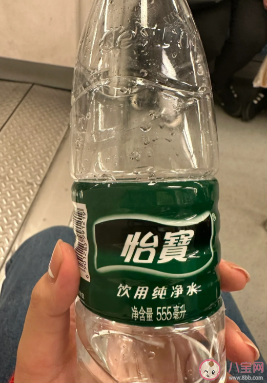 地鐵禁止喝水為何惹爭議 如何看待地鐵禁止喝水