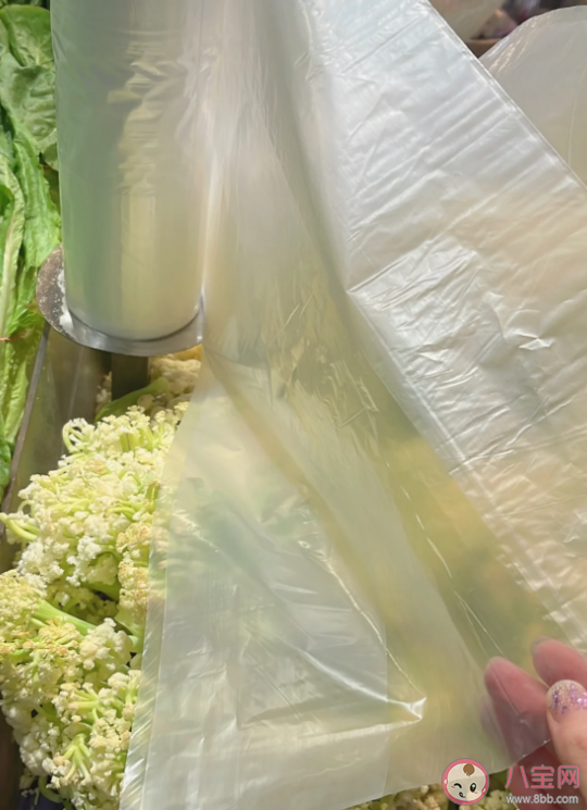 超市的塑料袋為什么不能裝肉 用塑料袋裝熱食對人體有害嗎 超市的塑料袋為什么不能裝肉 用塑料袋裝熱食對人體有害嗎