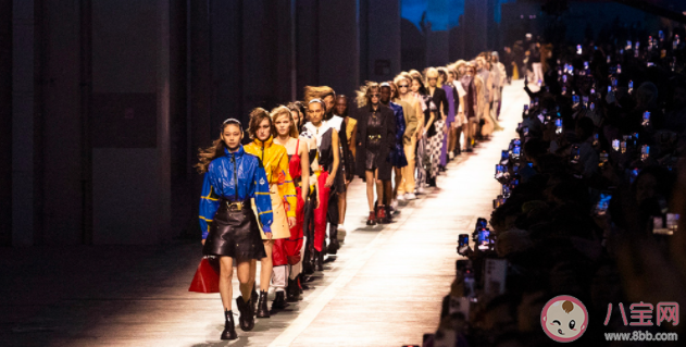 中國(guó)游客在日本爆買LV是怎么回事 LV這么貴為什么還火爆 中國(guó)游客在日本爆買LV是怎么回事 LV這么貴為什么還火爆