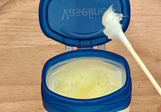 任何凡士林都能往身上涂嗎 根據顏色區分凡士林好壞科學嗎