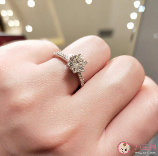 當下年輕人結婚不再追求鉆戒 為什么鉆戒不受歡迎了 當下年輕人結婚不再追求鉆戒 為什么鉆戒不受歡迎了