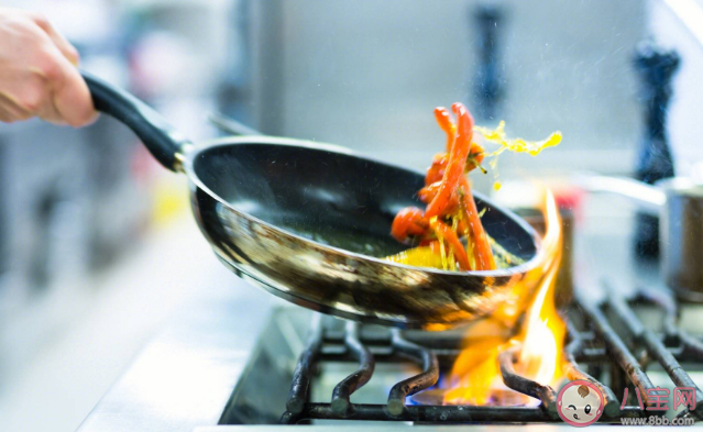做飯的壞習(xí)慣可能導(dǎo)致家庭癌 炒完菜立馬關(guān)油煙機(jī)好嗎