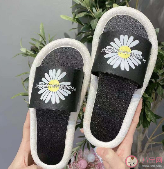 塑料拖鞋為什么會發(fā)臭 拖鞋買什么材質(zhì)比較好