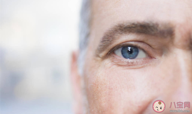 為什么電腦和手機看久了會得斜視 哪些表現(xiàn)可能是真斜視