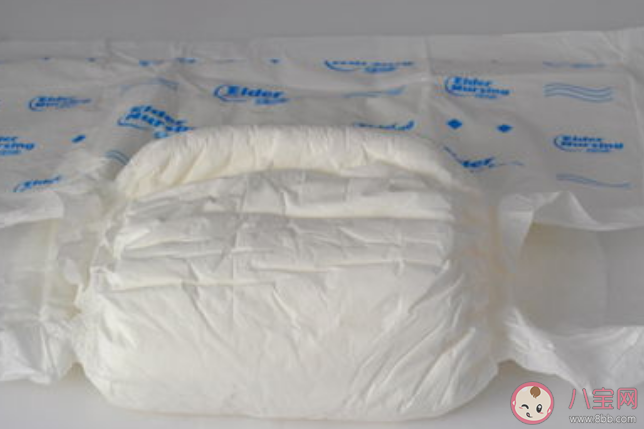 養(yǎng)大一個(gè)娃要用多少紙尿褲 怎么給寶寶買合適的紙尿褲