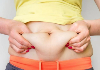 睡前5個習(xí)慣容易長小肚子 人為什么容易有小肚子