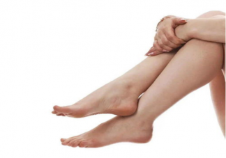 蹺二郎腿會讓臉變大嗎 蹺二郎腿會引起靜脈曲張嗎