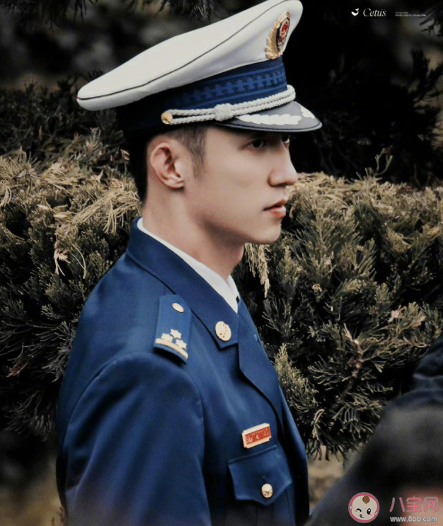 《他從火光中走來》人物關系是怎樣的 《他從火光中走來》講的是什么