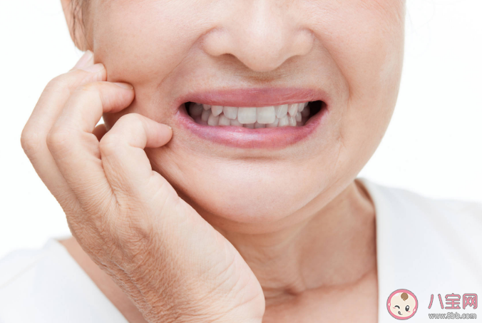 沒牙的老年人還需要做口腔清潔嗎 假牙也需要每天清潔嗎