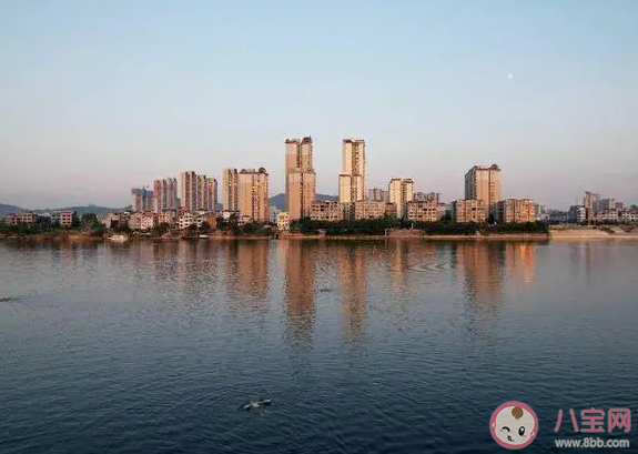 一道殘陽(yáng)鋪水中半江瑟瑟半江紅描寫(xiě)的是哪個(gè)季節(jié)的美景 螞蟻莊園9月27日答案 一道殘陽(yáng)鋪水中半江瑟瑟半江紅描寫(xiě)的是哪個(gè)季節(jié)的美景 螞蟻莊園9月27日答案