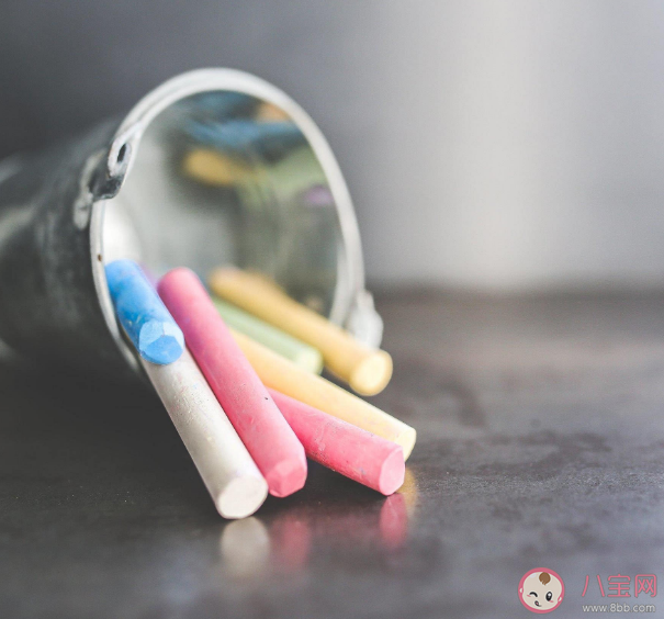 為什么對粉筆聲很敏感 為什么磨粉筆會發(fā)出尖銳的聲音 為什么對粉筆聲很敏感 為什么磨粉筆會發(fā)出尖銳的聲音