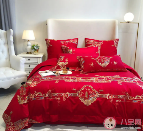 女孩租房一年反復(fù)過敏發(fā)現(xiàn)床墊發(fā)霉 你多久更換一次床上用品 女孩租房一年反復(fù)過敏發(fā)現(xiàn)床墊發(fā)霉 你多久更換一次床上用品