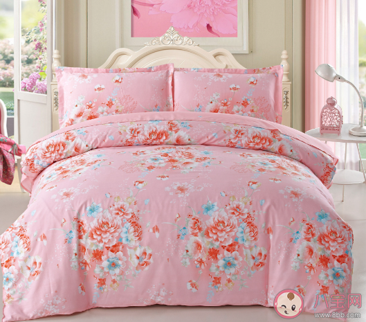 女孩租房一年反復(fù)過敏發(fā)現(xiàn)床墊發(fā)霉 你多久更換一次床上用品 女孩租房一年反復(fù)過敏發(fā)現(xiàn)床墊發(fā)霉 你多久更換一次床上用品