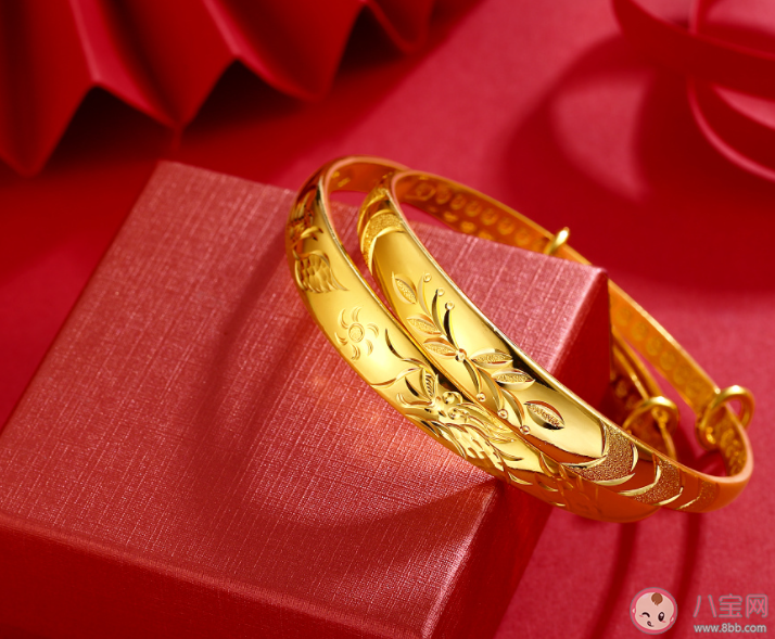 首飾金價(jià)回落為何客流卻變少了 珠寶首飾市場還有哪些趨勢 首飾金價(jià)回落為何客流卻變少了 珠寶首飾市場還有哪些趨勢