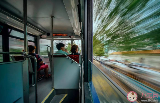 靠窗的座位能讓人更放松 為什么大家都喜歡靠窗的位置 靠窗的座位能讓人更放松 為什么大家都喜歡靠窗的位置