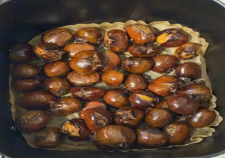 女子吃烤栗子被炸嘴腫得張不開 吃烤栗子要注意些什么