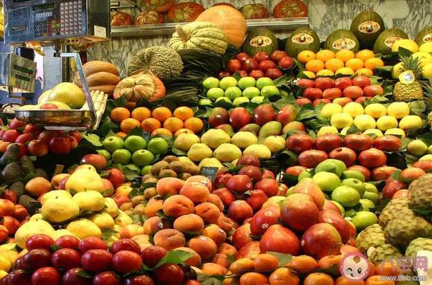 廣西街頭10元能買70個火龍果 廣西水果為什么這么便宜 廣西街頭10元能買70個火龍果 廣西水果為什么這么便宜