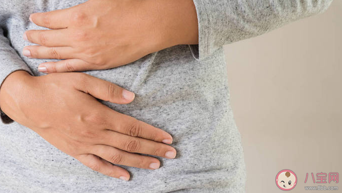 月經一直沒來下腹很脹是怎么回事 月經三個月來一次正常嗎