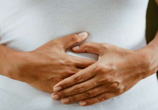 月經(jīng)一直沒(méi)來(lái)下腹很脹是怎么回事 月經(jīng)三個(gè)月來(lái)一次正常嗎