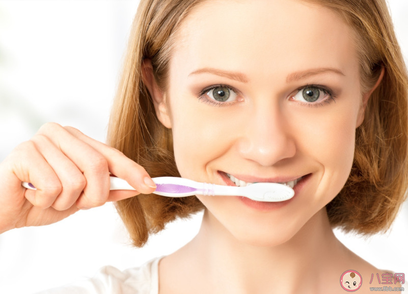 27歲女子長期橫向刷牙致牙齒缺損 刷牙的正確方式是什么