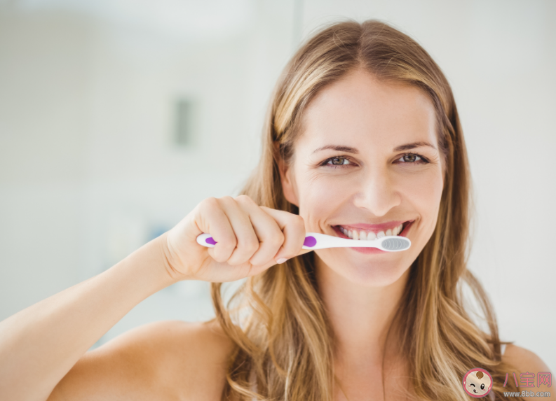 27歲女子長期橫向刷牙致牙齒缺損 刷牙的正確方式是什么