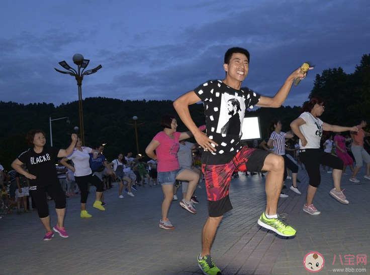 年輕人的魔爪終于伸向了廣場舞 廣場舞適合年輕人嗎