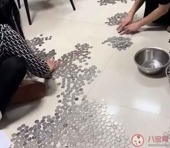 8人端3600個(gè)硬幣給結(jié)婚好友隨份子 隨份子要準(zhǔn)備多少錢