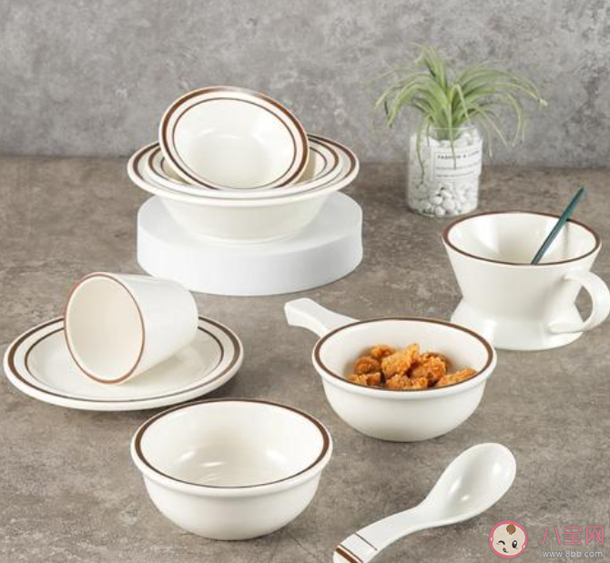 餐具收費大學生付1元直接帶走 如何看待餐具收費的問題