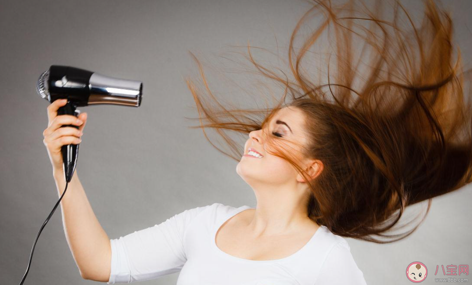洗頭后到底該吹干還是風干 哪個時間段適合洗頭發