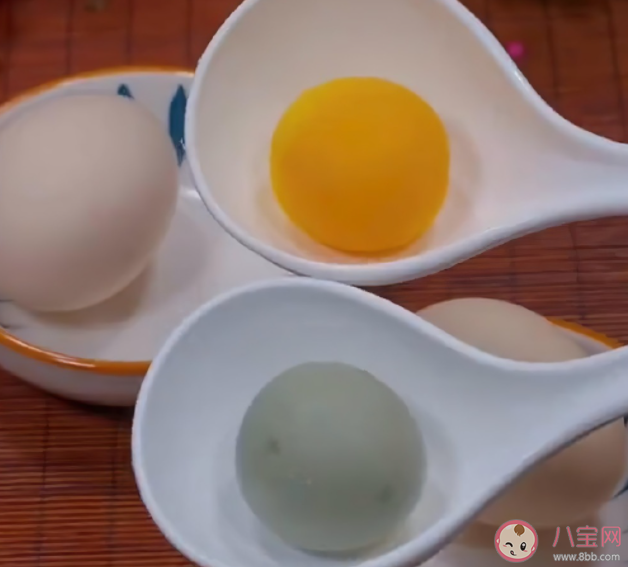 水煮蛋的蛋黃外層為什么是綠色的 水煮蛋一天吃幾個好