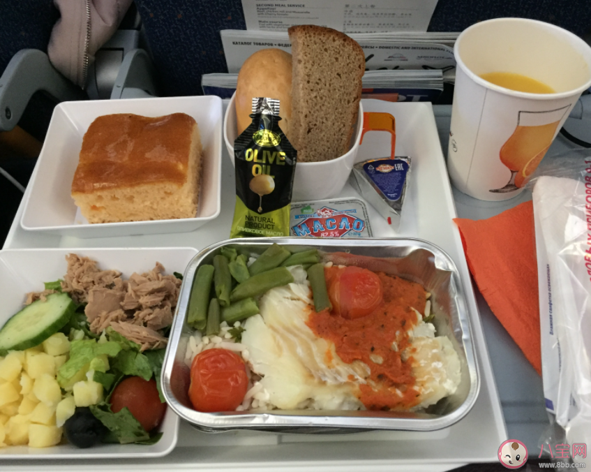 飛機餐為什么難吃還縮水 飛機餐是免費的嗎 飛機餐為什么難吃還縮水 飛機餐是免費的嗎