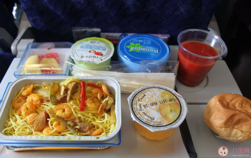 飛機餐為什么難吃還縮水 飛機餐是免費的嗎 飛機餐為什么難吃還縮水 飛機餐是免費的嗎