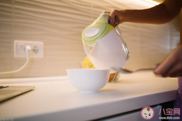 用開水燙餐具有沒有必要 用餐前要不要用開水燙餐具 用開水燙餐具有沒有必要 用餐前要不要用開水燙餐具