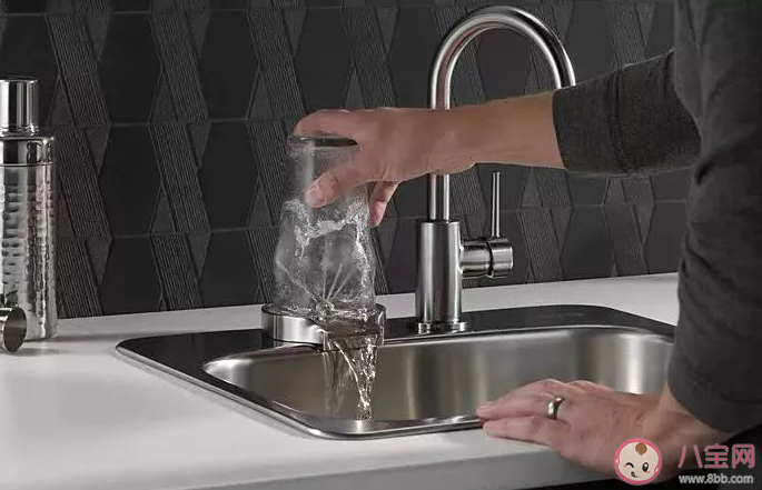 上班前與下班后洗杯子哪個更健康 喝水的杯子要每天都洗嗎 上班前與下班后洗杯子哪個更健康 喝水的杯子要每天都洗嗎