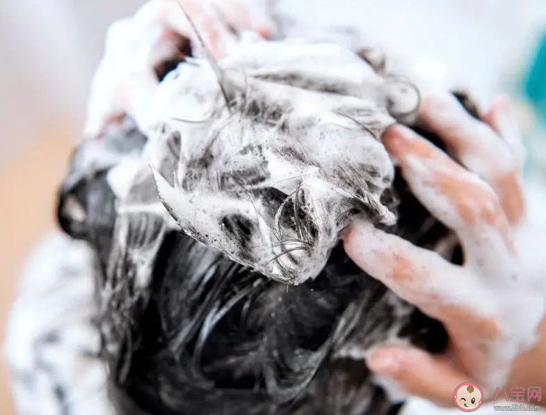 洗發水不要直接倒頭皮上 如何挑選合適的洗發水