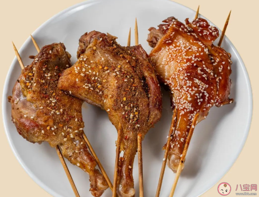 鵝腿阿姨為何能抓住學(xué)生的胃和心 烤鵝腿真的很好吃嗎