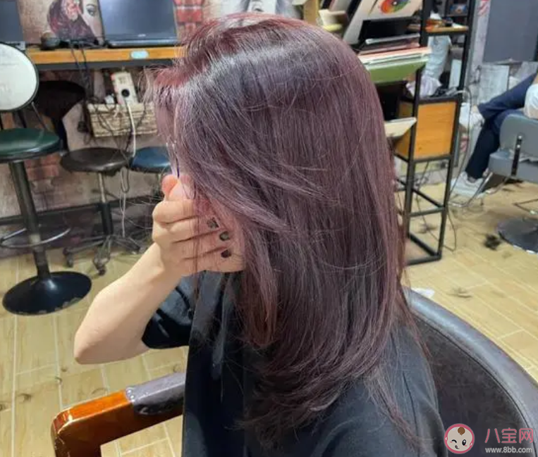 染發(fā)劑有沒有致癌風(fēng)險(xiǎn) 為什么不要同時(shí)染發(fā)和燙發(fā) 染發(fā)劑有沒有致癌風(fēng)險(xiǎn) 為什么不要同時(shí)染發(fā)和燙發(fā)