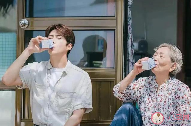 手頭緊的年輕人正在蹭老消費 如何看待年輕人蹭老消費