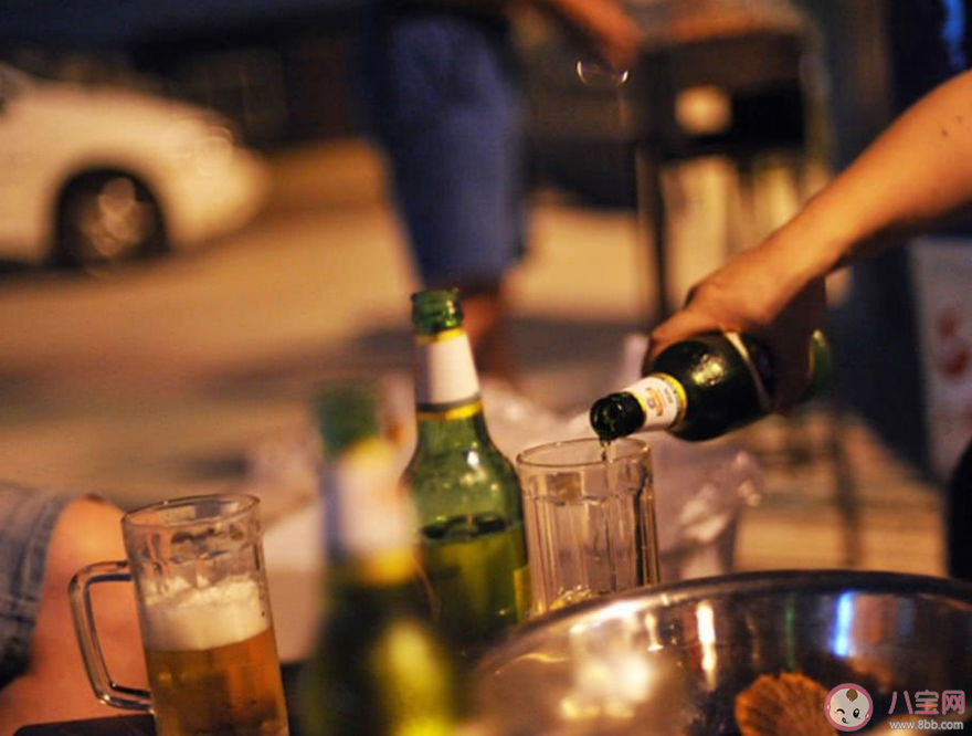 愛(ài)喝酒的人體內(nèi)長(zhǎng)壽因子流失 愛(ài)喝酒會(huì)有哪些危害