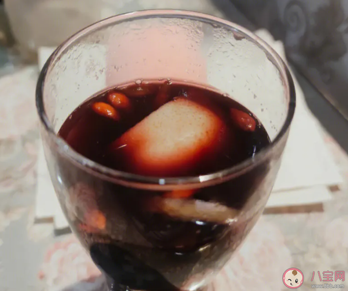 為什么喝了熱紅酒更容易頭痛 熱紅酒是怎么流行起來的 為什么喝了熱紅酒更容易頭痛 熱紅酒是怎么流行起來的