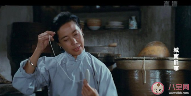 為什么縫補時用針在頭皮劃一下 現在還有人用針縫衣服嗎 為什么縫補時用針在頭皮劃一下 現在還有人用針縫衣服嗎