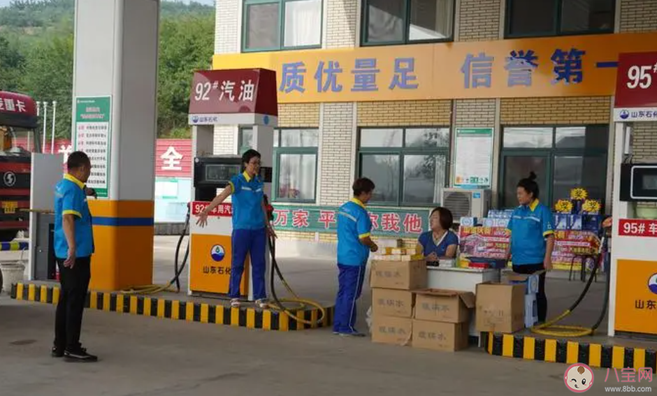 油價2024年首調加一箱油多花約8元 為什么油價一直在變動