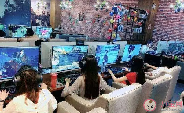 為什么網吧老板不會趕走蹭睡的人 如何看待在網吧蹭睡的人 為什么網吧老板不會趕走蹭睡的人 如何看待在網吧蹭睡的人