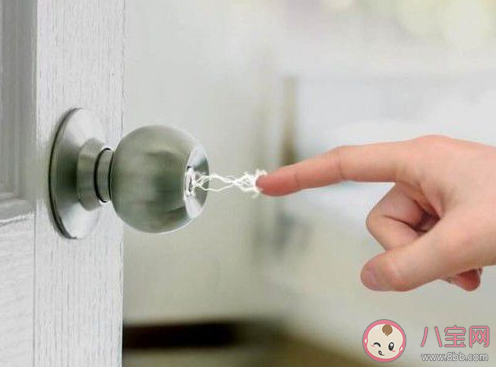 冬天為什么容易產生靜電 冬天靜電嚴重怎么辦