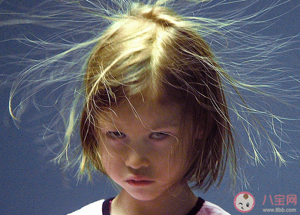 冬天為什么容易產生靜電 冬天靜電嚴重怎么辦