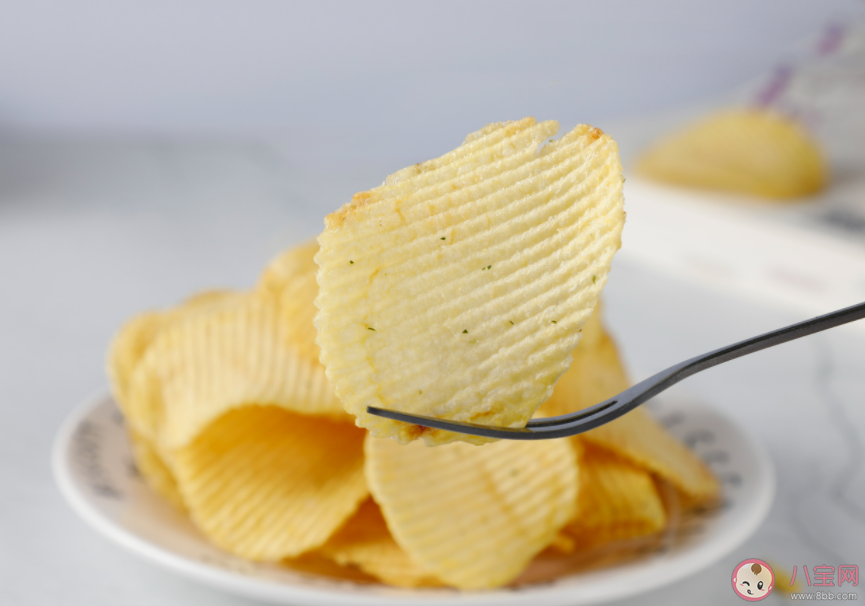 經常吃薯片身體會發生什么變化 袋裝薯片和桶裝薯片不一樣嗎