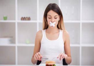 女生減肥過快有可能導(dǎo)致閉經(jīng)嗎 不吃碳水可導(dǎo)致脂肪肝嗎