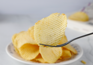 經(jīng)常吃薯片身體會(huì)發(fā)生什么變化 袋裝薯片和桶裝薯片不一樣嗎